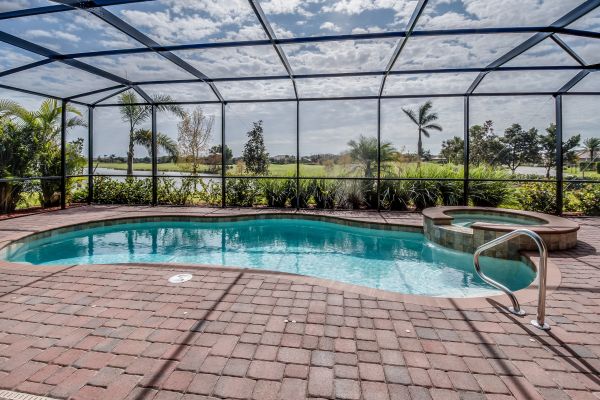 Pool Enclosure Cleaning in Poway