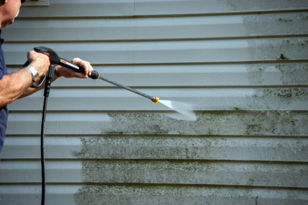 Vinyl Siding Power Washing in Poway